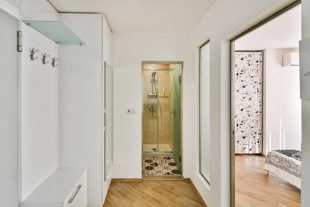 Central Flat Wi-Fi & Streaming Varna