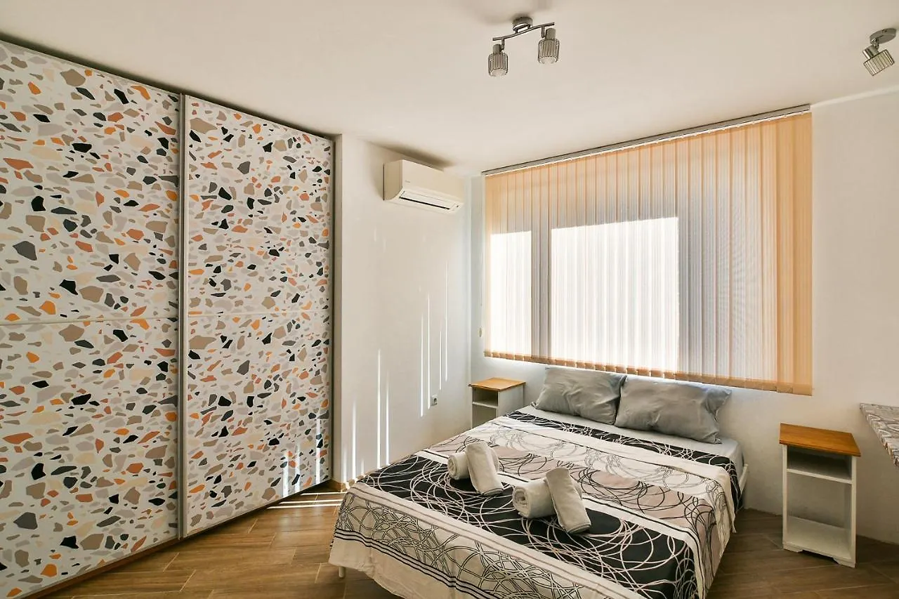 Central Flat Wi-Fi & Streaming Varna 0*,
